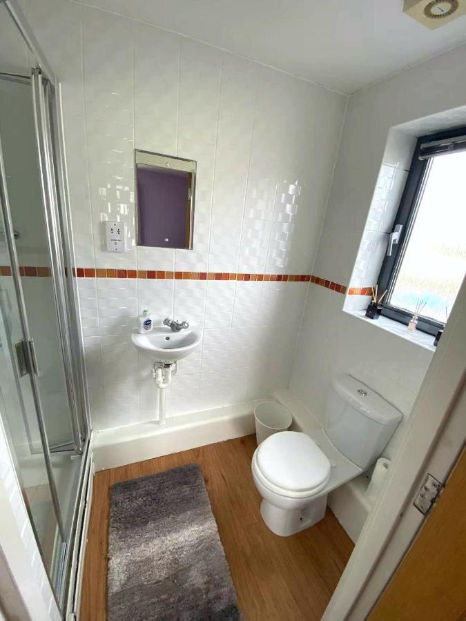 Lovely 2-Bedrooms Apartment Step To The Beach Swansea Esterno foto
