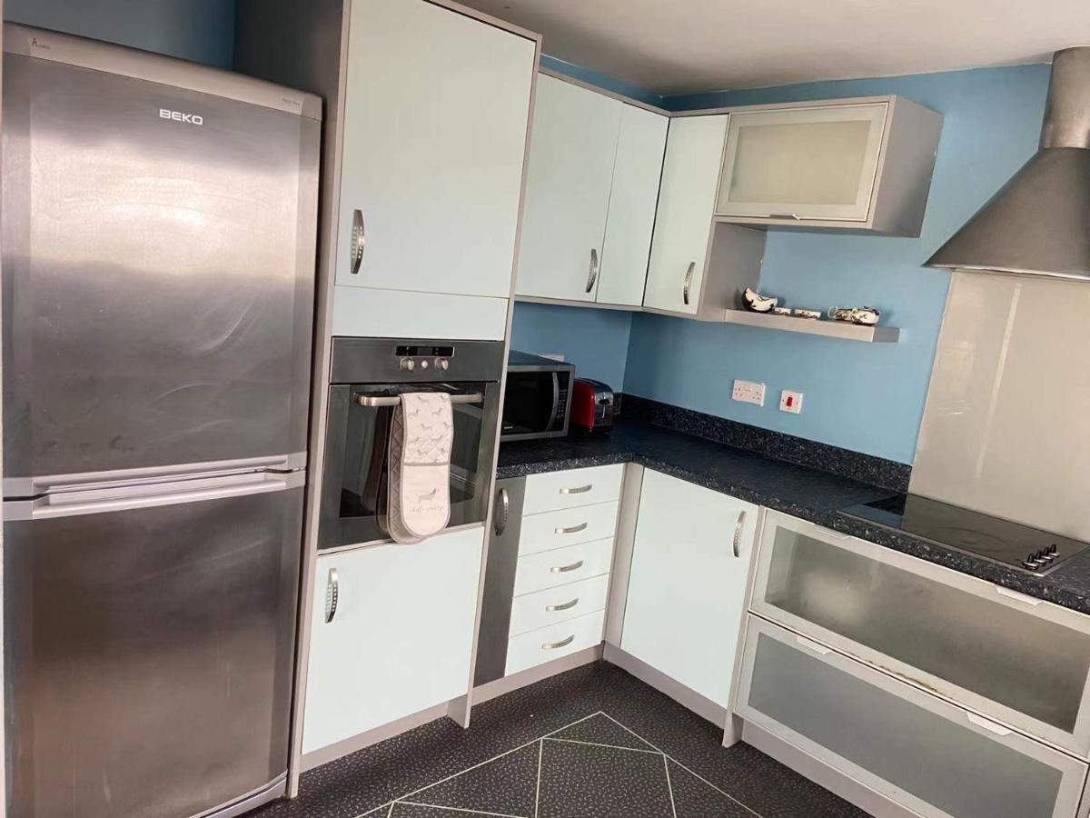 Lovely 2-Bedrooms Apartment Step To The Beach Swansea Esterno foto