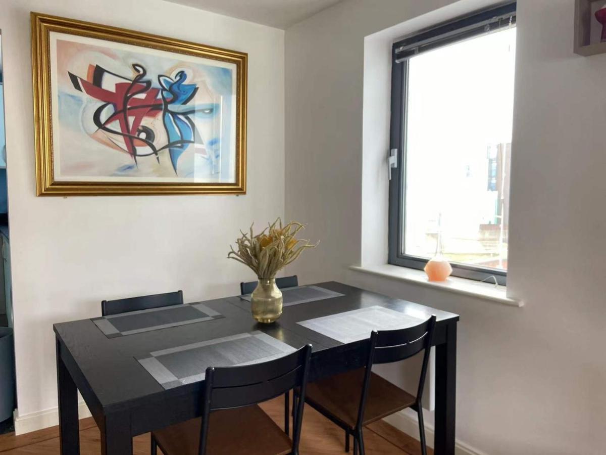 Lovely 2-Bedrooms Apartment Step To The Beach Swansea Esterno foto