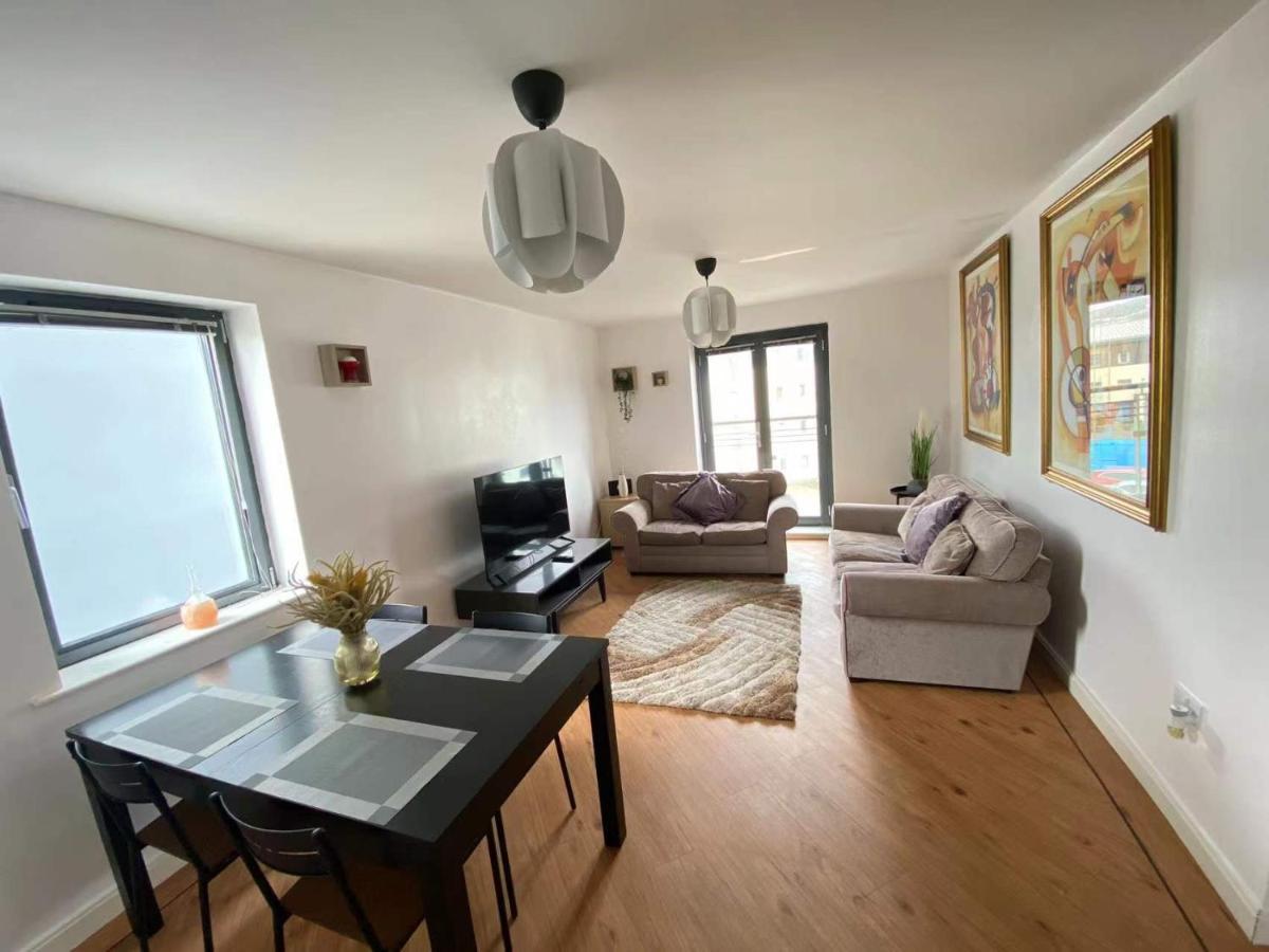 Lovely 2-Bedrooms Apartment Step To The Beach Swansea Esterno foto