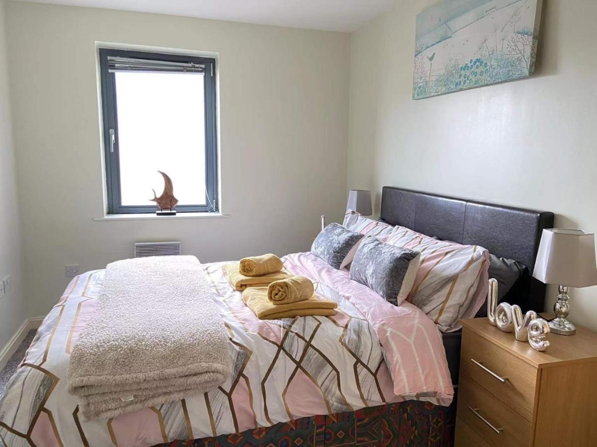 Lovely 2-Bedrooms Apartment Step To The Beach Swansea Esterno foto
