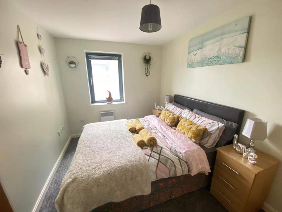 Lovely 2-Bedrooms Apartment Step To The Beach Swansea Esterno foto
