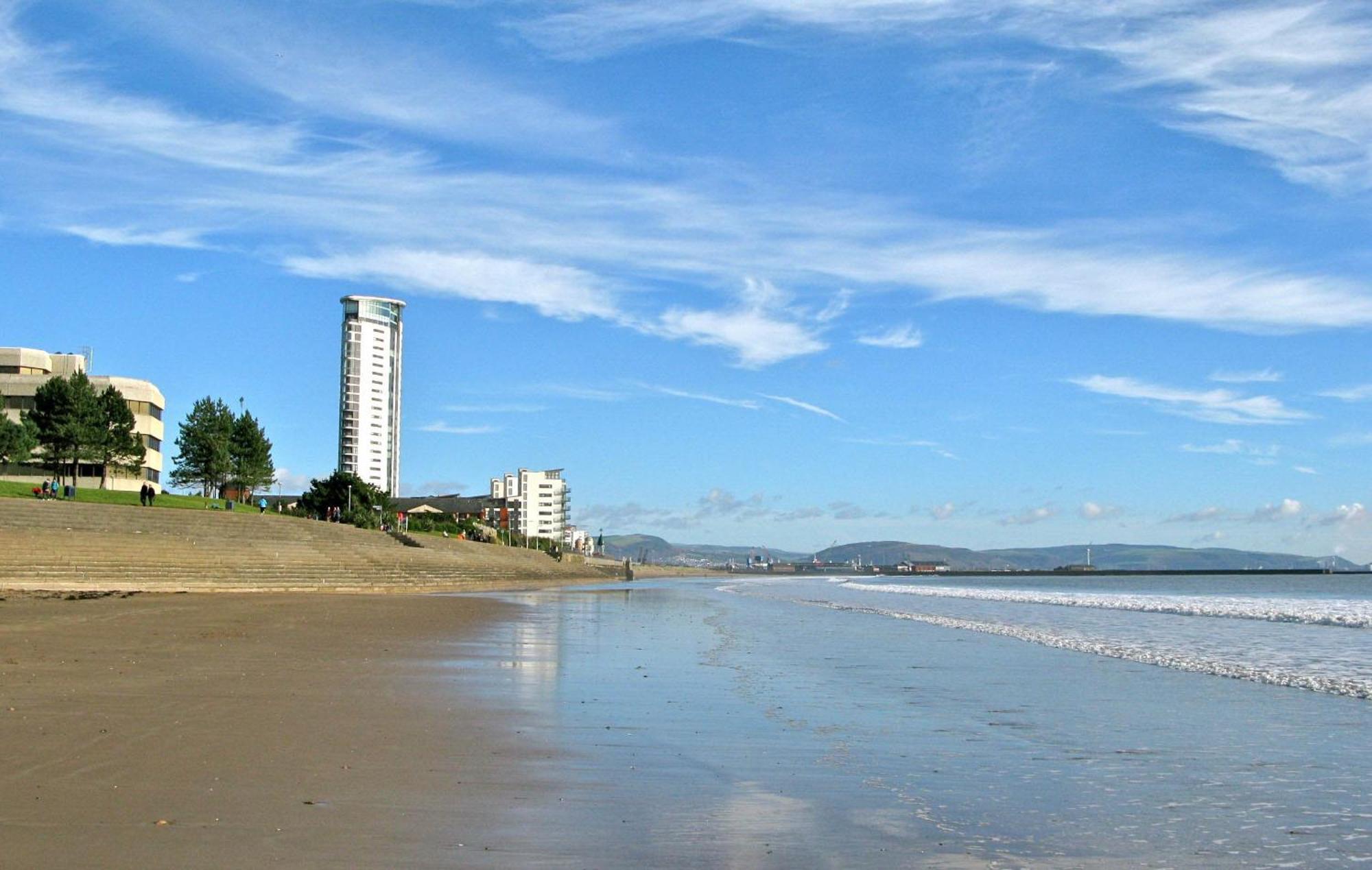 Lovely 2-Bedrooms Apartment Step To The Beach Swansea Esterno foto